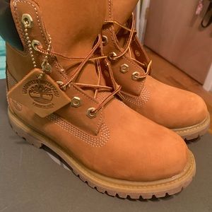 Womens Timberland boots-Tan-Womens size 6